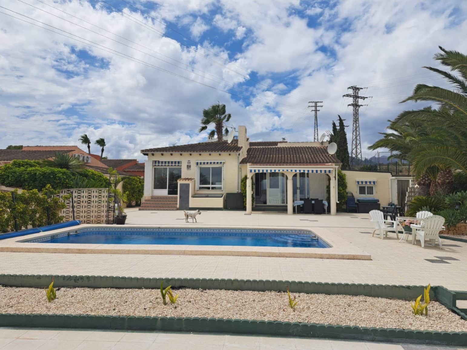 Chalet de 3 habitaciones en La Nucia en venta con piscina garaje - 495.000 € (Ref: 9417937)