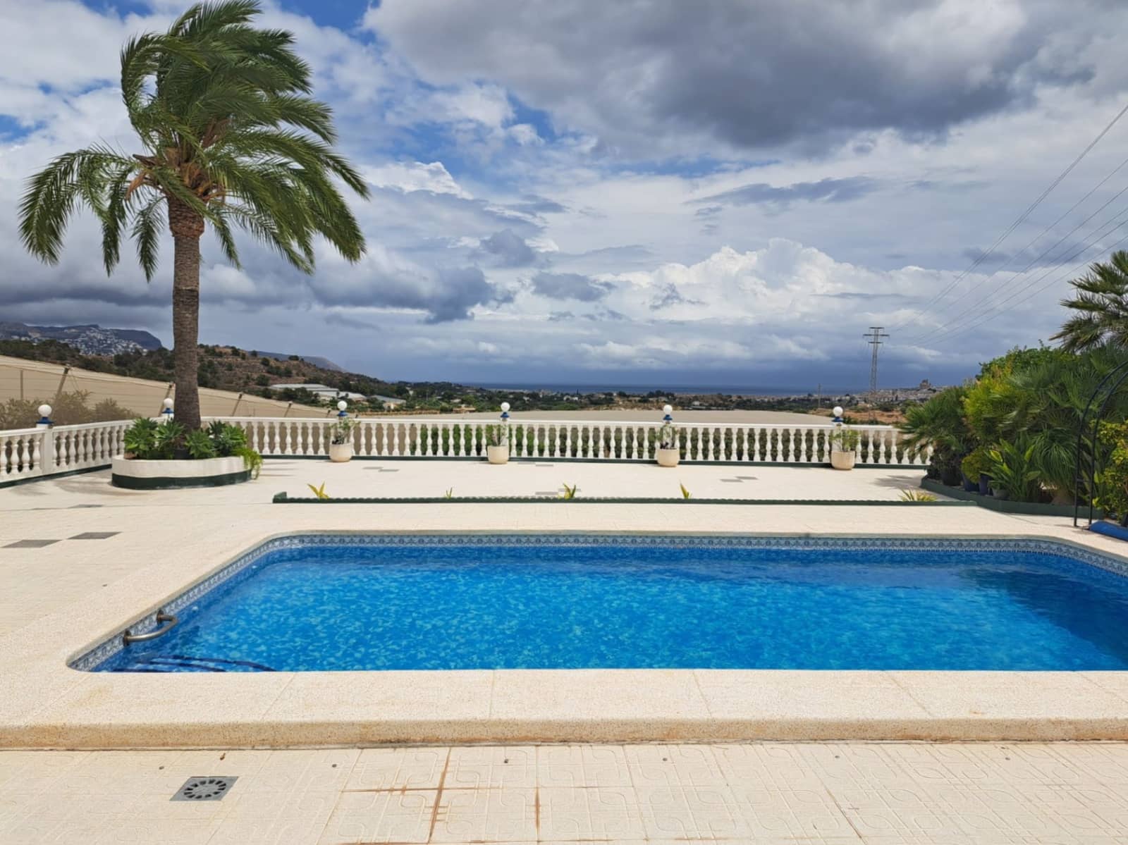 Chalet de 3 habitaciones en La Nucia en venta con piscina garaje - 495.000 € (Ref: 9417937)