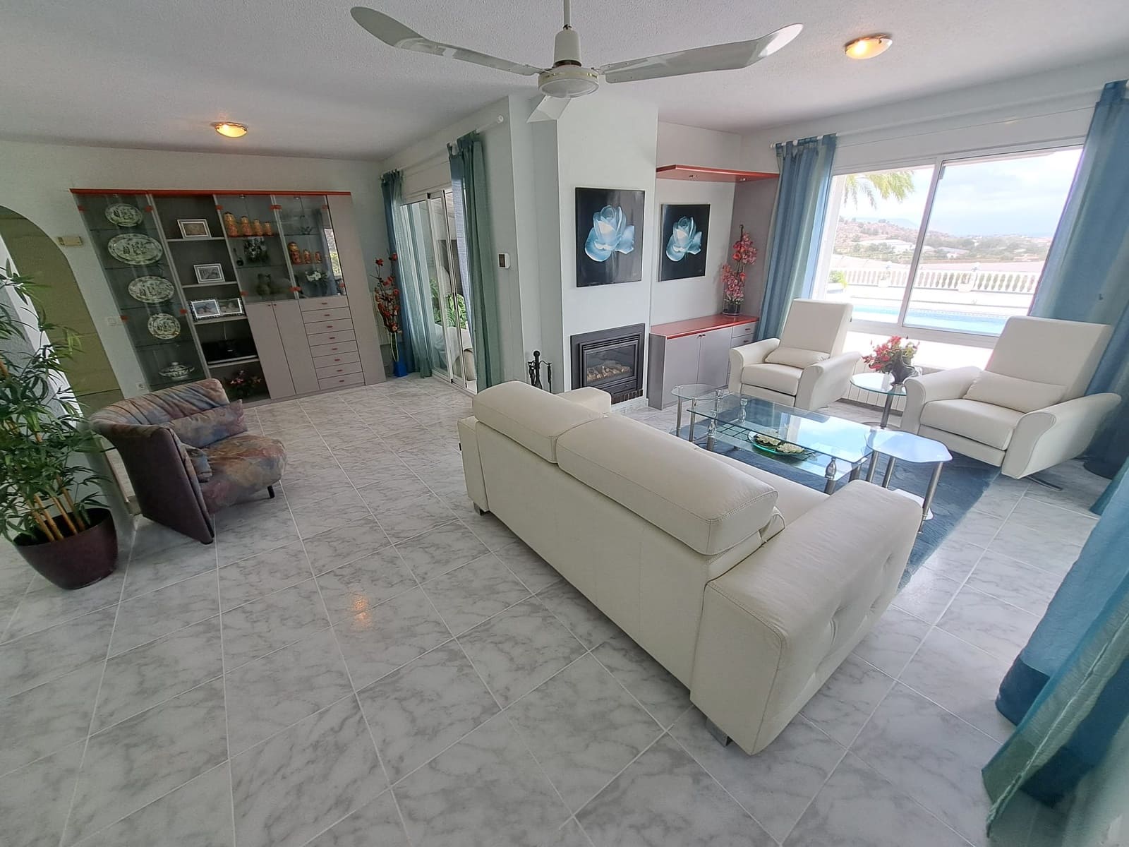 Chalet de 3 habitaciones en La Nucia en venta con piscina garaje - 495.000 € (Ref: 9417937)