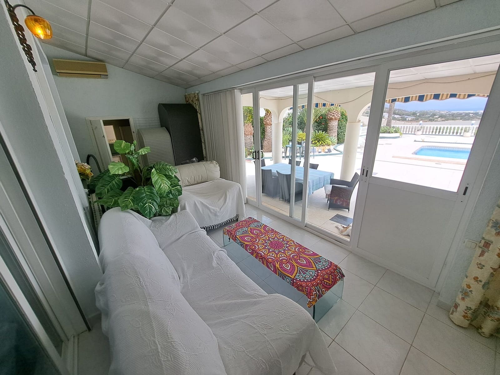 Chalet de 3 habitaciones en La Nucia en venta con piscina garaje - 495.000 € (Ref: 9417937)