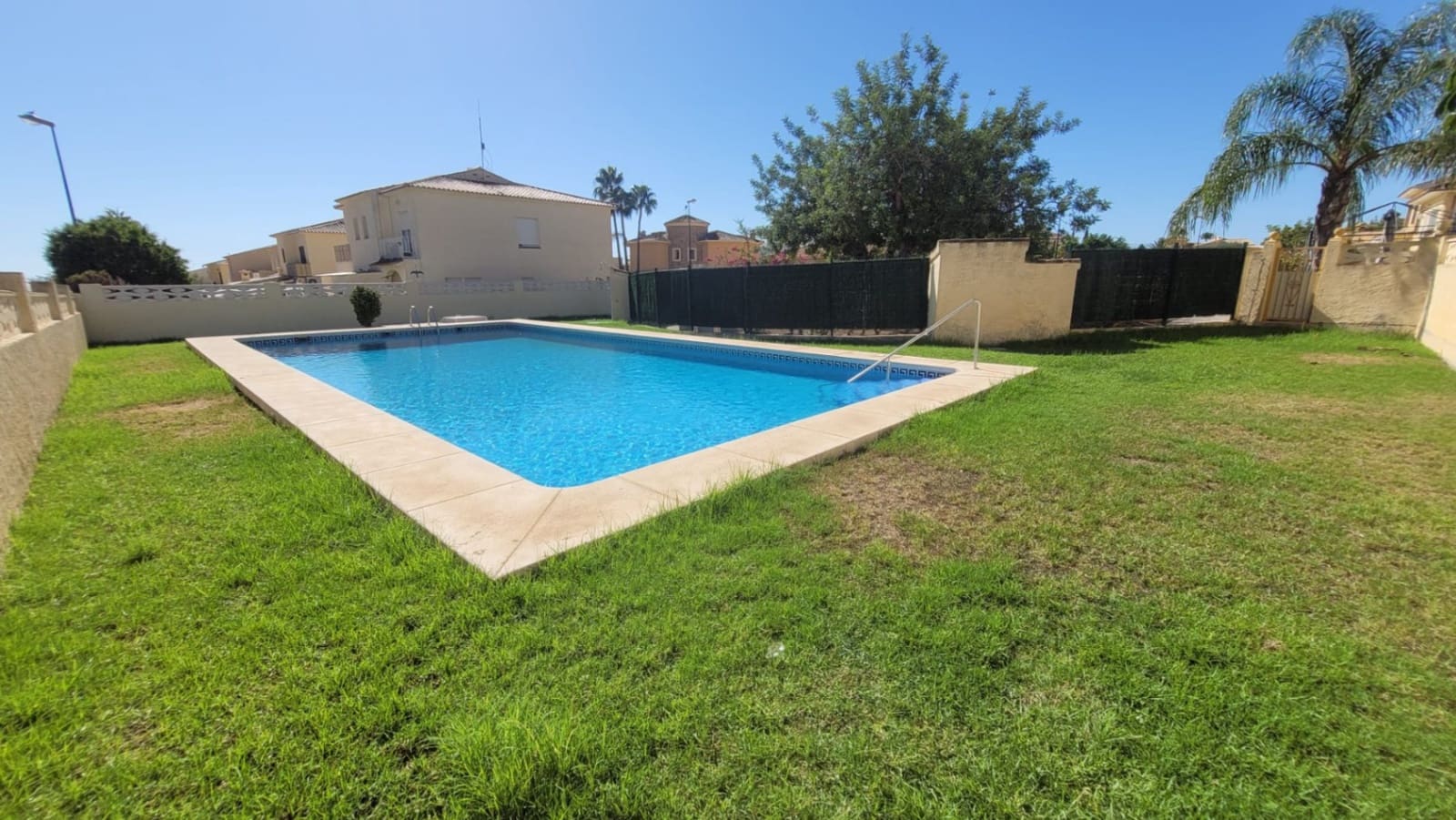 2 soverom Rekkehus til salgs i La Nucia med svømmebasseng garasje - € 249 900 (Ref: 9417941)