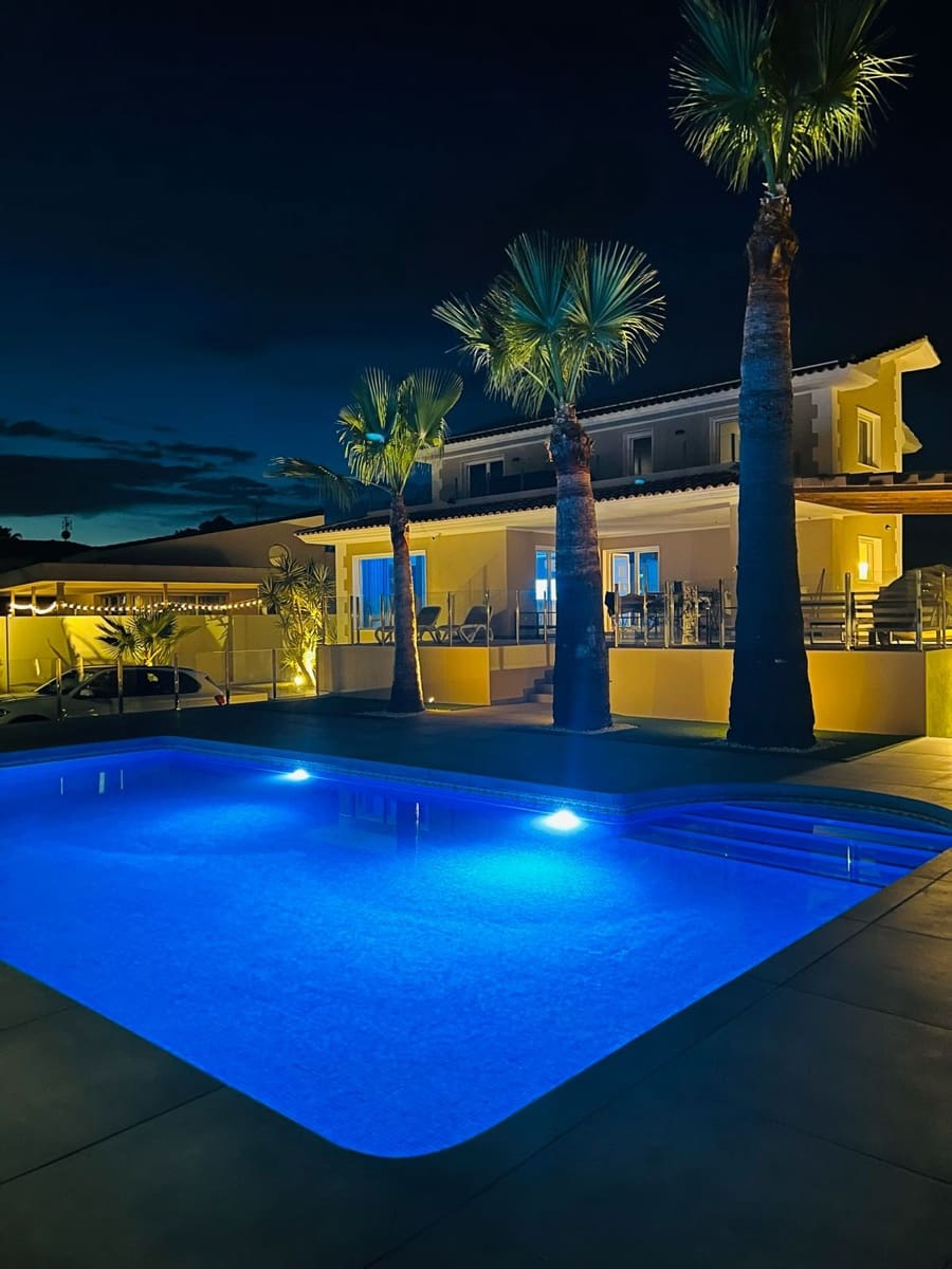 4 Zimmer Villa zu verkaufen in Alfaz del Pi / L'Alfas del Pi mit Pool Garage - 1.195.000 € (Ref: 9417942)