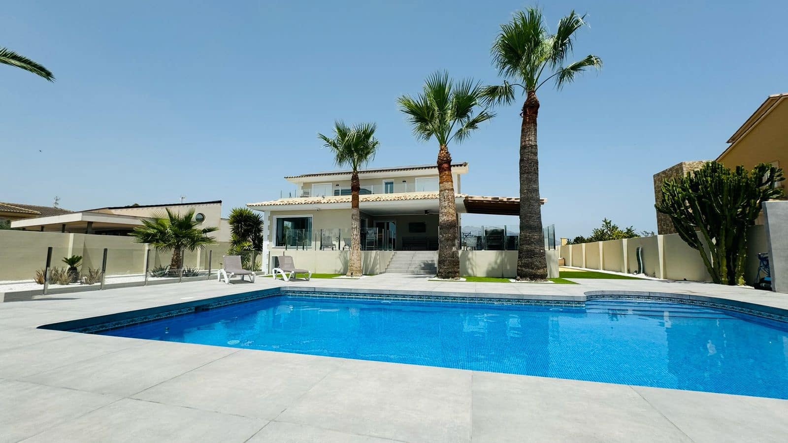 4 Zimmer Villa zu verkaufen in Alfaz del Pi / L'Alfas del Pi mit Pool Garage - 1.195.000 € (Ref: 9417942)