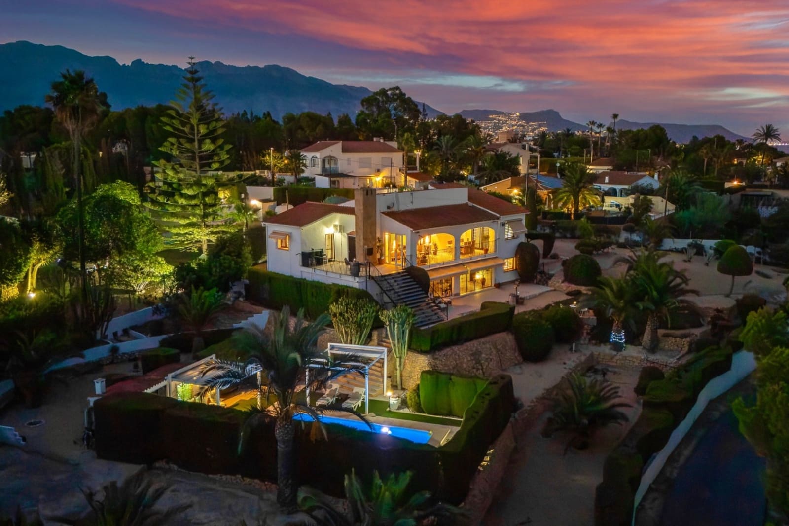 5 slaapkamer Villa te koop in Alfaz del Pi / L'Alfas del Pi met zwembad garage - € 1.400.000 (Ref: 9417945)