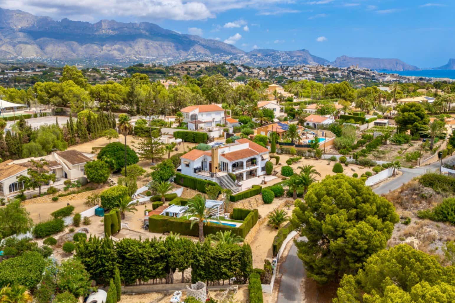 5 slaapkamer Villa te koop in Alfaz del Pi / L'Alfas del Pi met zwembad garage - € 1.400.000 (Ref: 9417945)