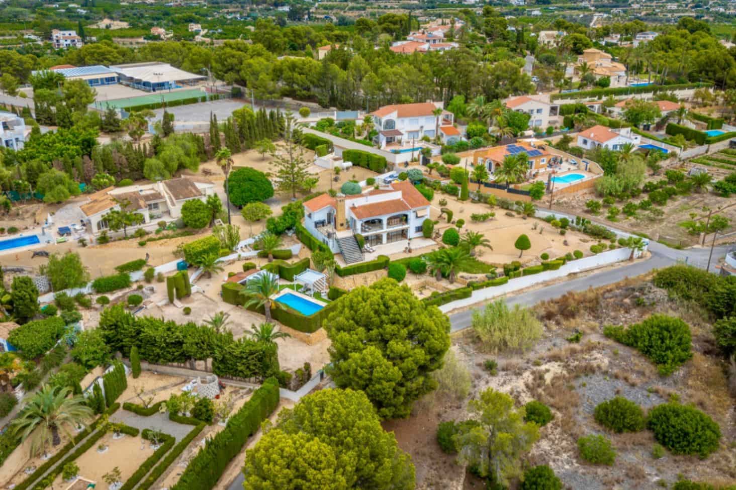 5 slaapkamer Villa te koop in Alfaz del Pi / L'Alfas del Pi met zwembad garage - € 1.400.000 (Ref: 9417945)