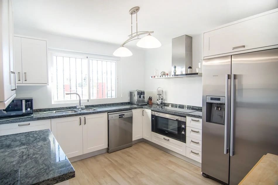 7 bedroom Villa for sale in Alfaz del Pi / L'Alfas del Pi with pool garage - € 1,100,000 (Ref: 9417948)