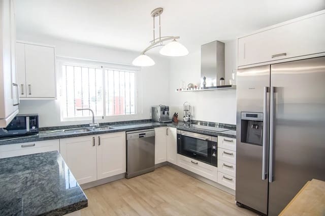 7 bedroom Villa for sale in Alfaz del Pi / L'Alfàs del Pi with pool garage - € 1,100,000 (Ref: 9417948)