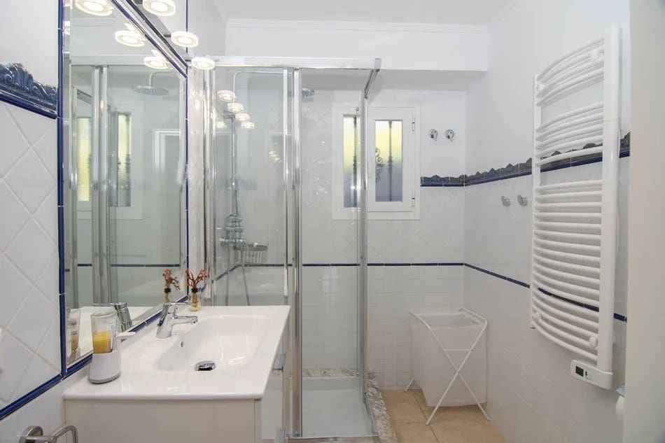 7 bedroom Villa for sale in Alfaz del Pi / L'Alfas del Pi with pool garage - € 1,100,000 (Ref: 9417948)