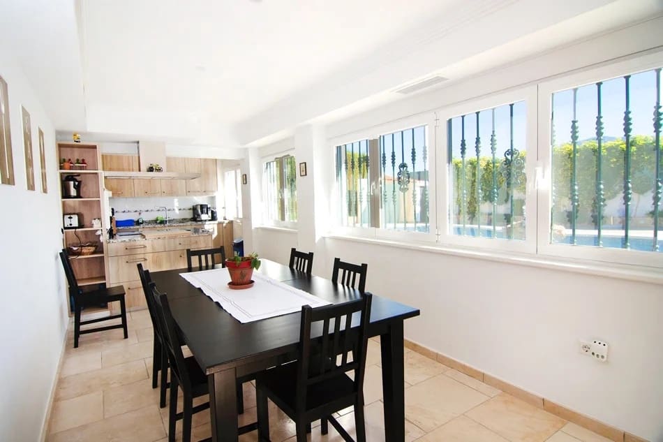 7 bedroom Villa for sale in Alfaz del Pi / L'Alfas del Pi with pool garage - € 1,100,000 (Ref: 9417948)