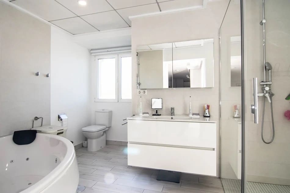 7 bedroom Villa for sale in Alfaz del Pi / L'Alfas del Pi with pool garage - € 1,100,000 (Ref: 9417948)