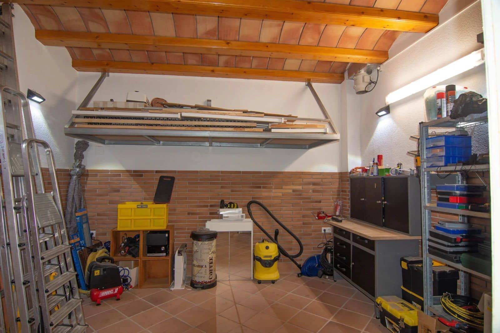 7 bedroom Villa for sale in Alfaz del Pi / L'Alfas del Pi with pool garage - € 1,100,000 (Ref: 9417948)