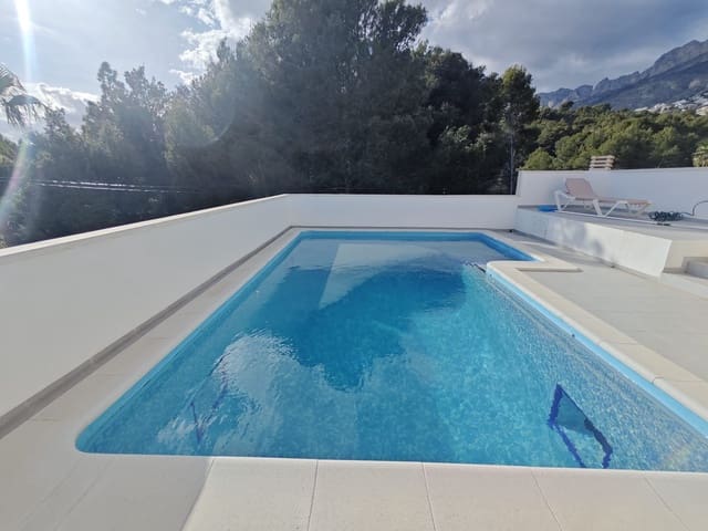 3 sypialnia Willa na sprzedaż w Altea z basenem garażem - 690 000 € (Ref: 9417950)