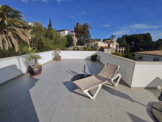 3 sypialnia Willa na sprzedaż w Altea z basenem garażem - 690 000 € (Ref: 9417950)