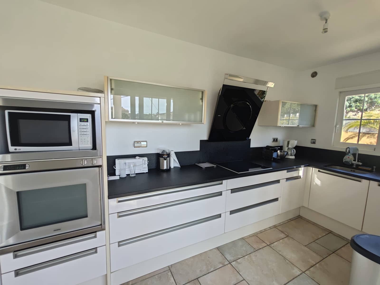 3 sypialnia Willa na sprzedaż w Altea z basenem garażem - 690 000 € (Ref: 9417950)