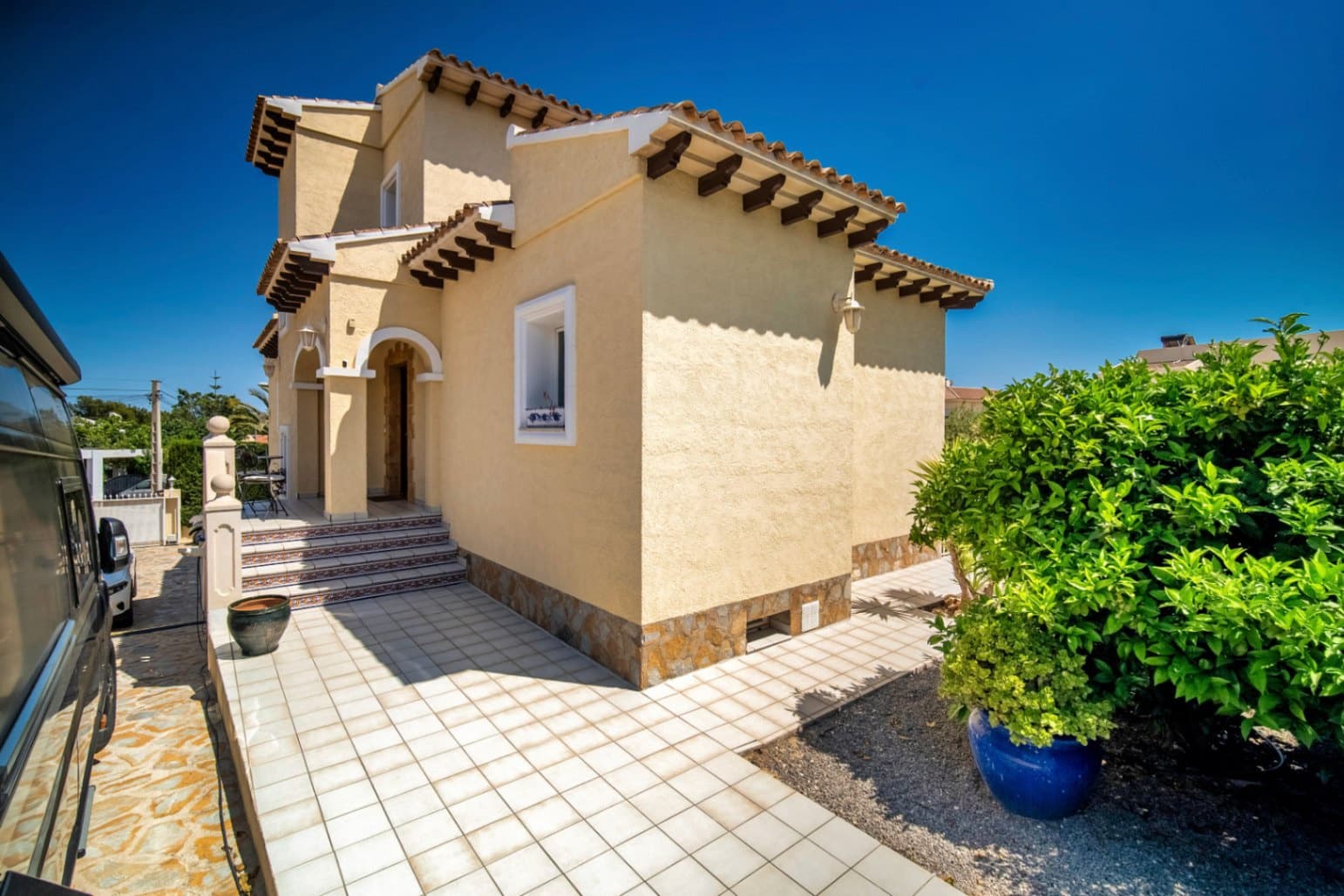 3 bedroom Villa for sale in La Nucia with pool garage - € 870,000 (Ref: 9417952)