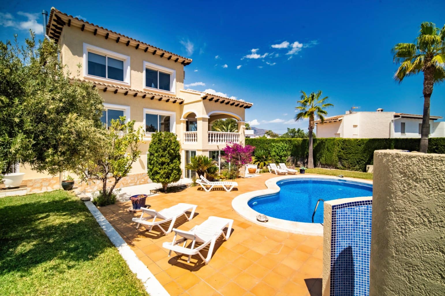 3 bedroom Villa for sale in La Nucia with pool garage - € 870,000 (Ref: 9417952)