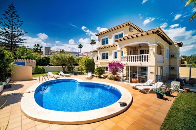 3 bedroom Villa for sale in La Nucia with pool garage - € 870,000 (Ref: 9417952)