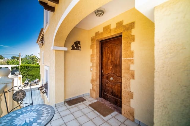 3 bedroom Villa for sale in La Nucia with pool garage - € 870,000 (Ref: 9417952)