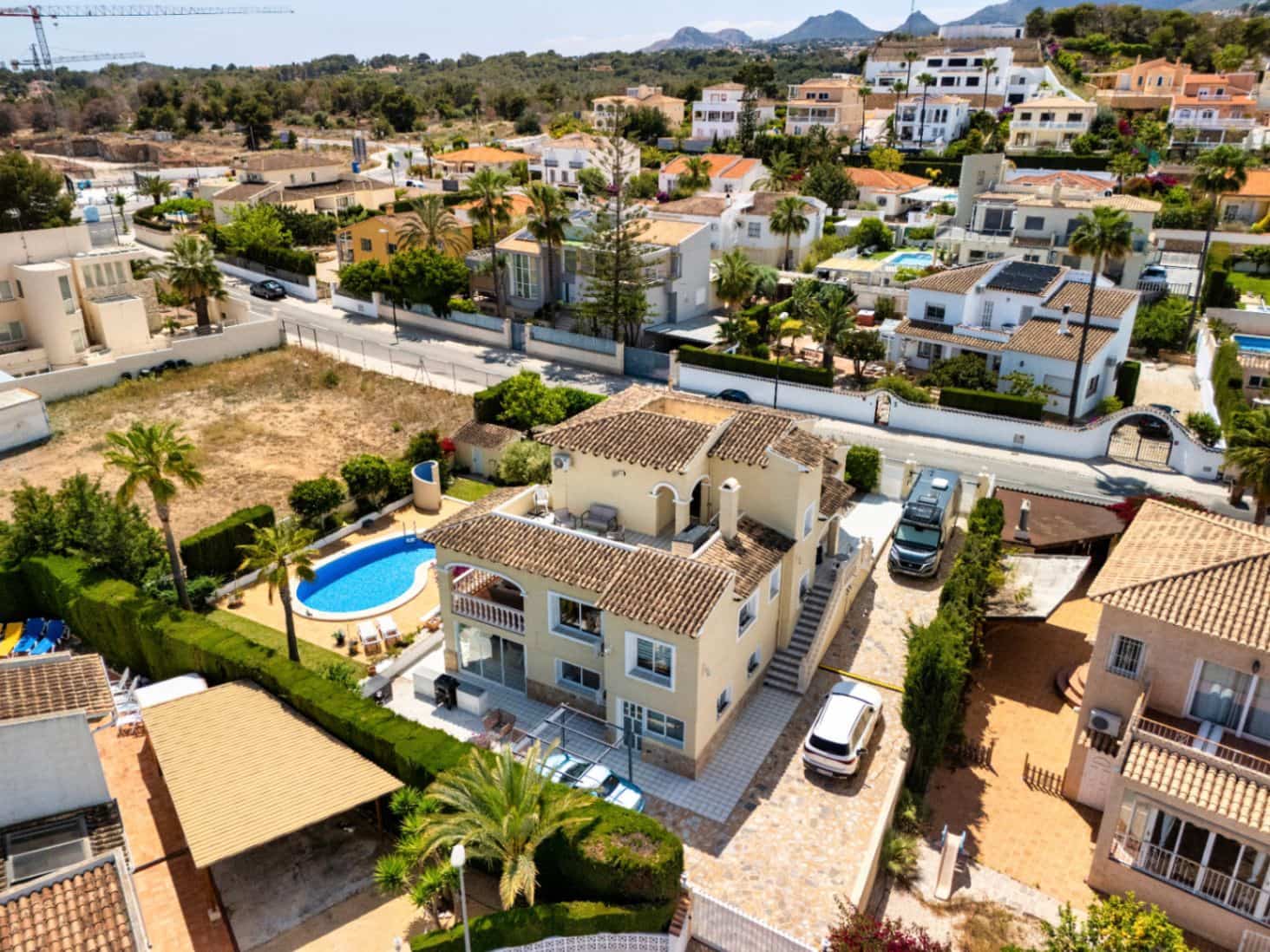 3 bedroom Villa for sale in La Nucia with pool garage - € 870,000 (Ref: 9417952)