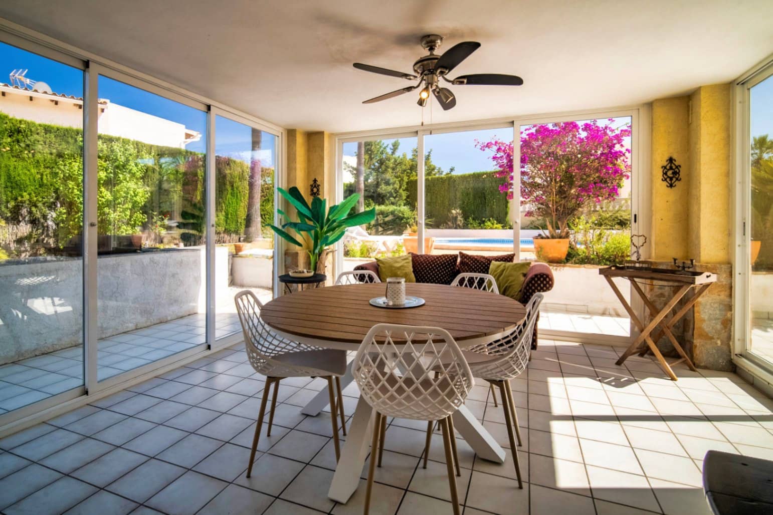 3 bedroom Villa for sale in La Nucia with pool garage - € 870,000 (Ref: 9417952)