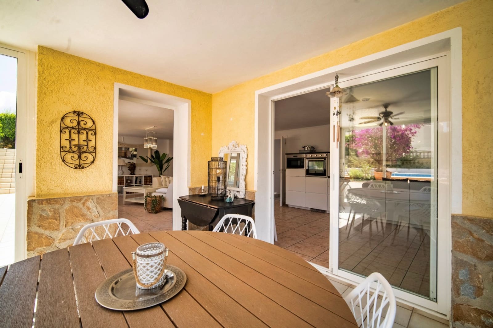 3 bedroom Villa for sale in La Nucia with pool garage - € 870,000 (Ref: 9417952)