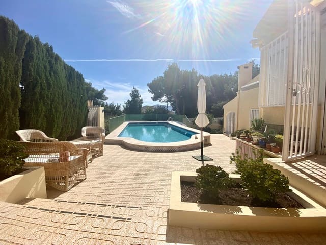 4 Zimmer Villa zu verkaufen in La Nucia mit Pool Garage - 655.000 € (Ref: 9417953)