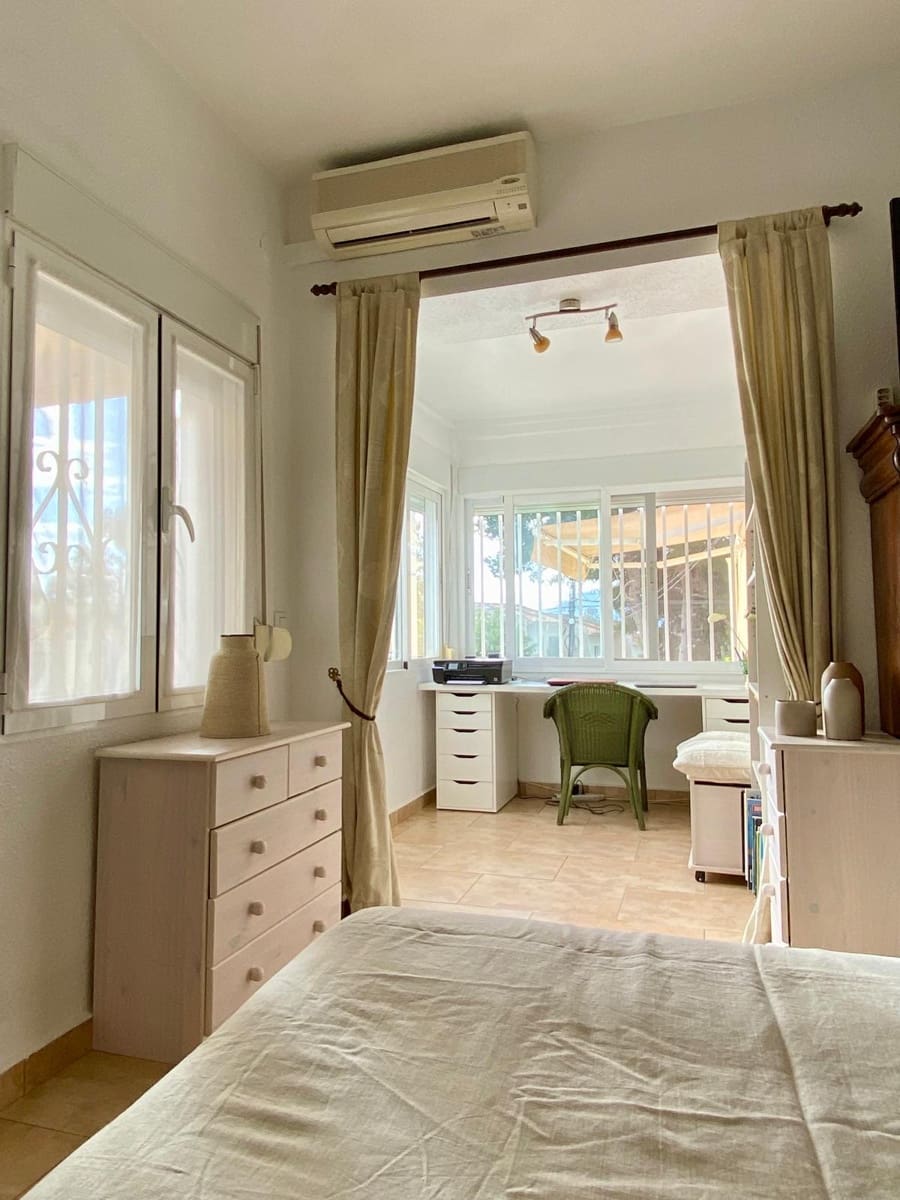 4 Zimmer Villa zu verkaufen in La Nucia mit Pool Garage - 655.000 € (Ref: 9417953)