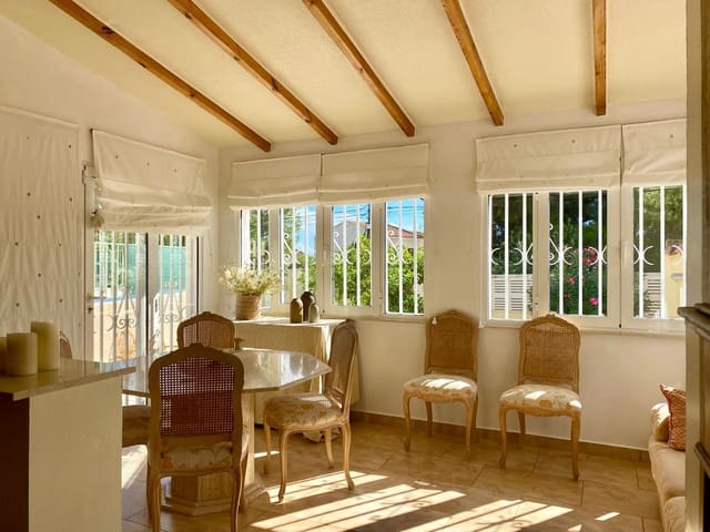 4 Zimmer Villa zu verkaufen in La Nucia mit Pool Garage - 655.000 € (Ref: 9417953)