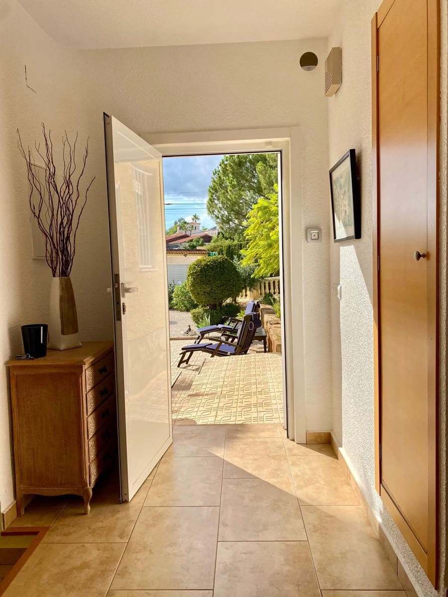 4 Zimmer Villa zu verkaufen in La Nucia mit Pool Garage - 655.000 € (Ref: 9417953)