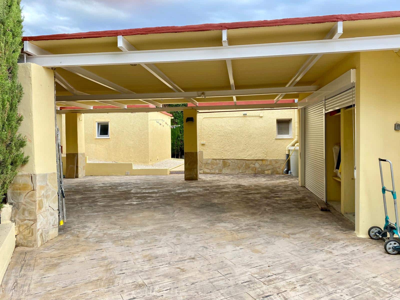 4 Zimmer Villa zu verkaufen in La Nucia mit Pool Garage - 655.000 € (Ref: 9417953)