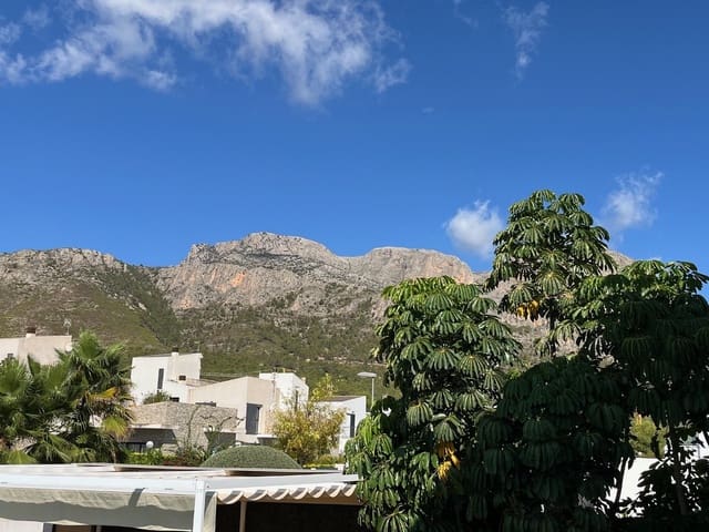 5 bedroom Villa for sale in Polop with garage - € 595,000 (Ref: 9417954)