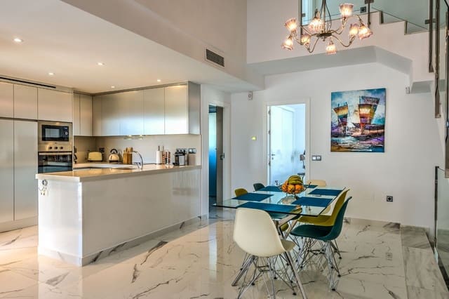 5 bedroom Villa for sale in Polop with garage - € 595,000 (Ref: 9417954)