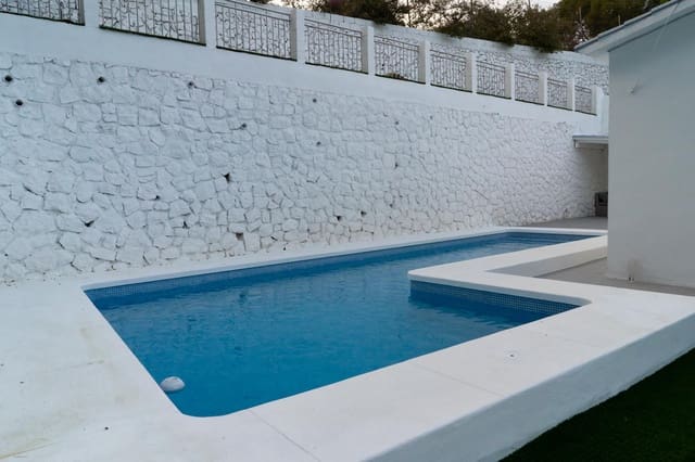 4 bedroom Villa for sale in Altea with pool garage - € 645,000 (Ref: 9417957)