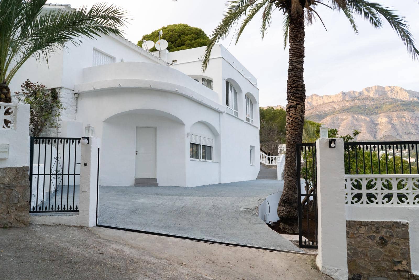 4 bedroom Villa for sale in Altea with pool garage - € 645,000 (Ref: 9417957)