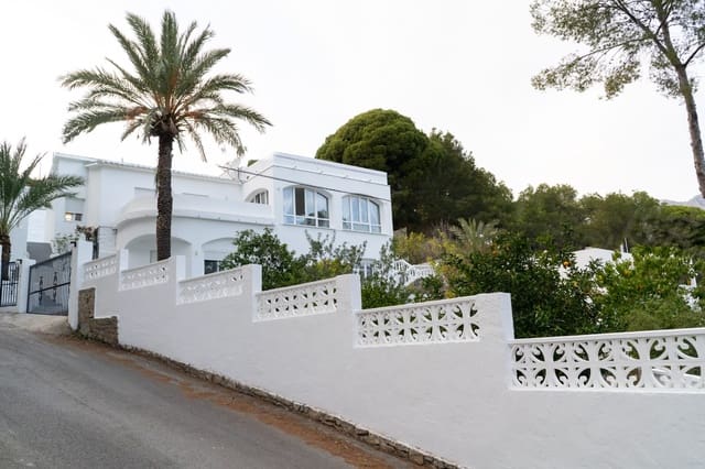 4 bedroom Villa for sale in Altea with pool garage - € 645,000 (Ref: 9417957)