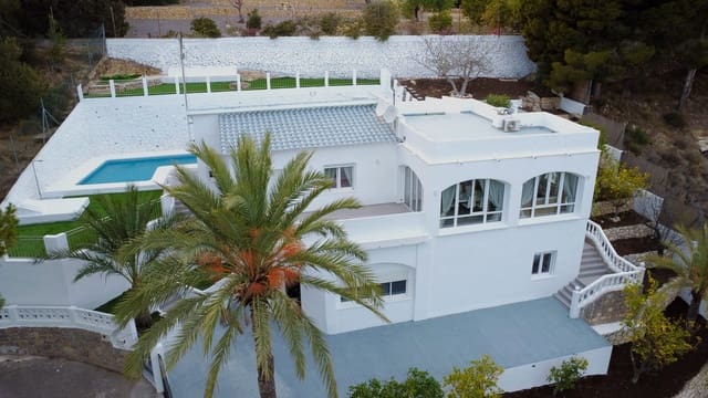 4 bedroom Villa for sale in Altea with pool garage - € 645,000 (Ref: 9417957)