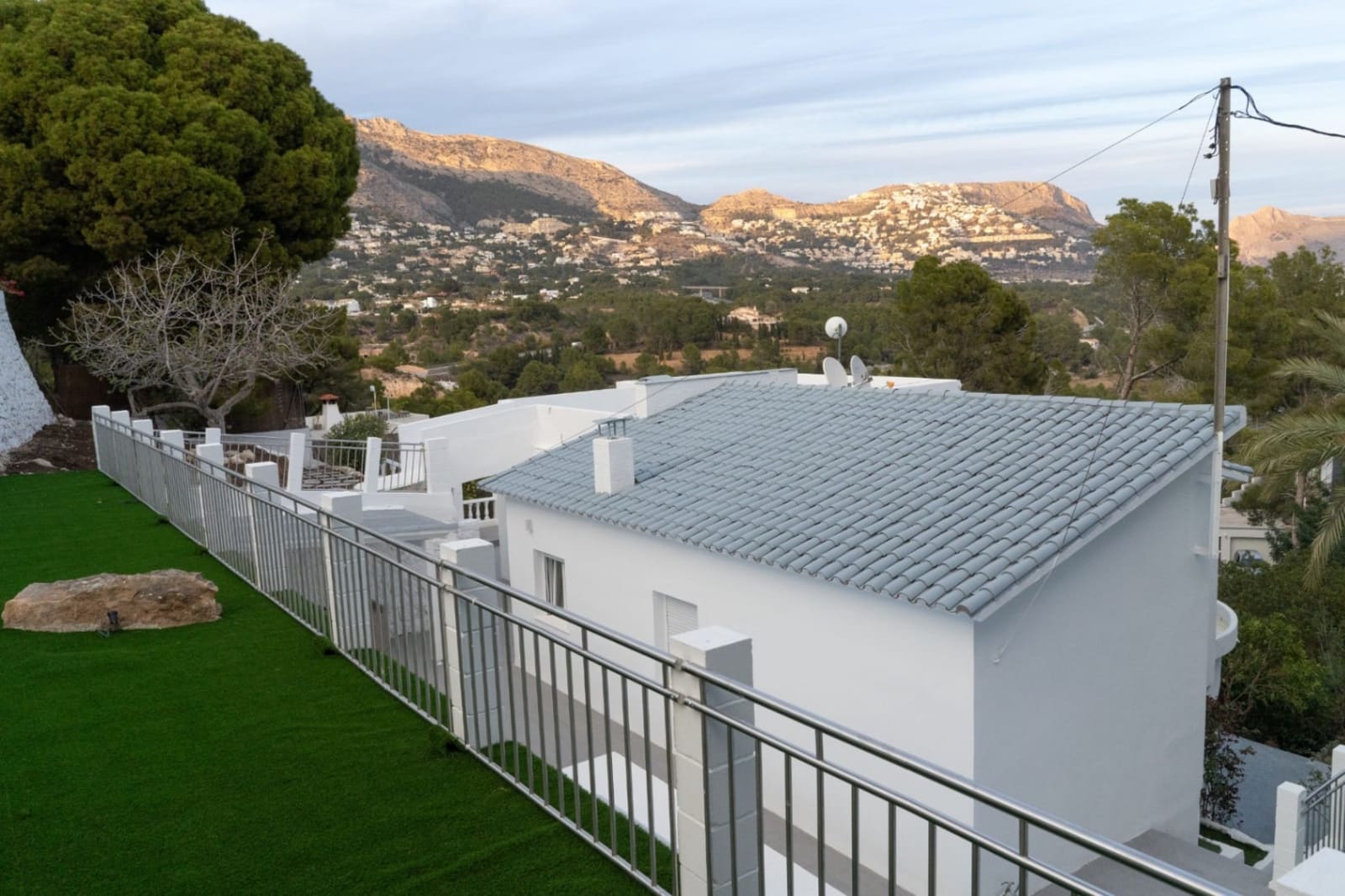 4 bedroom Villa for sale in Altea with pool garage - € 645,000 (Ref: 9417957)