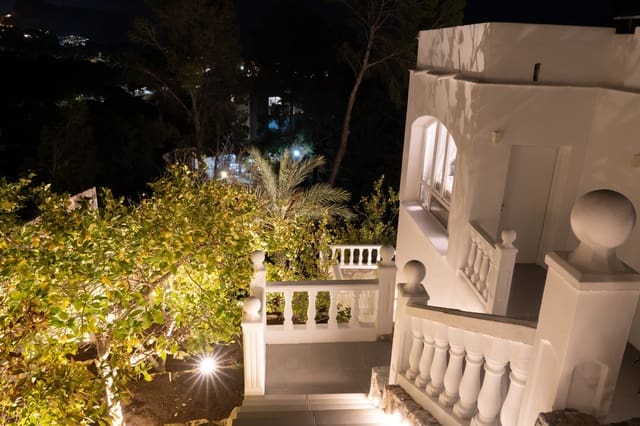 4 bedroom Villa for sale in Altea with pool garage - € 645,000 (Ref: 9417957)