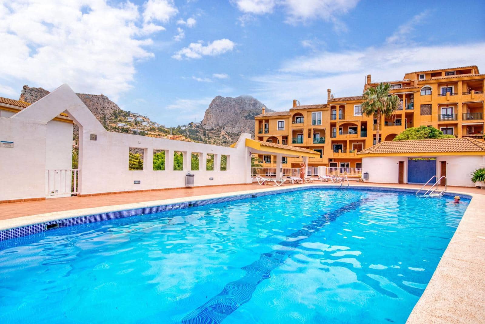 1 bedroom Apartment for sale in Altea with pool - € 325,000 (Ref: 9417963)