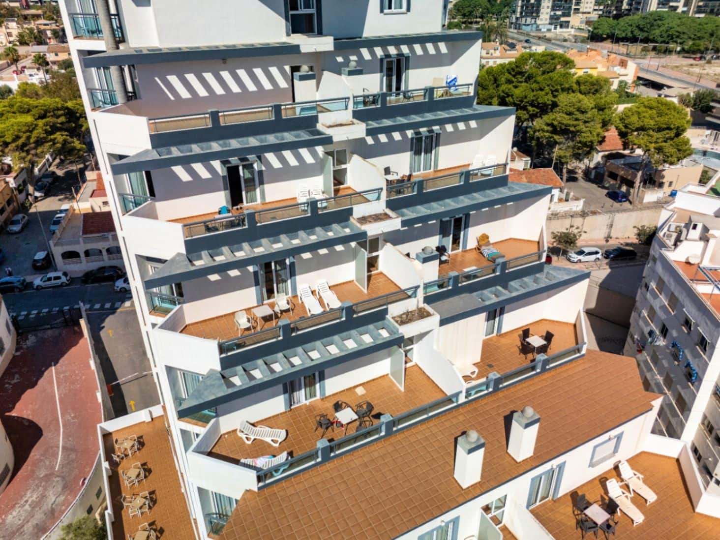 Hotell til salgs i El Campello med svømmebasseng garasje - € 12 500 000 (Ref: 9417969)