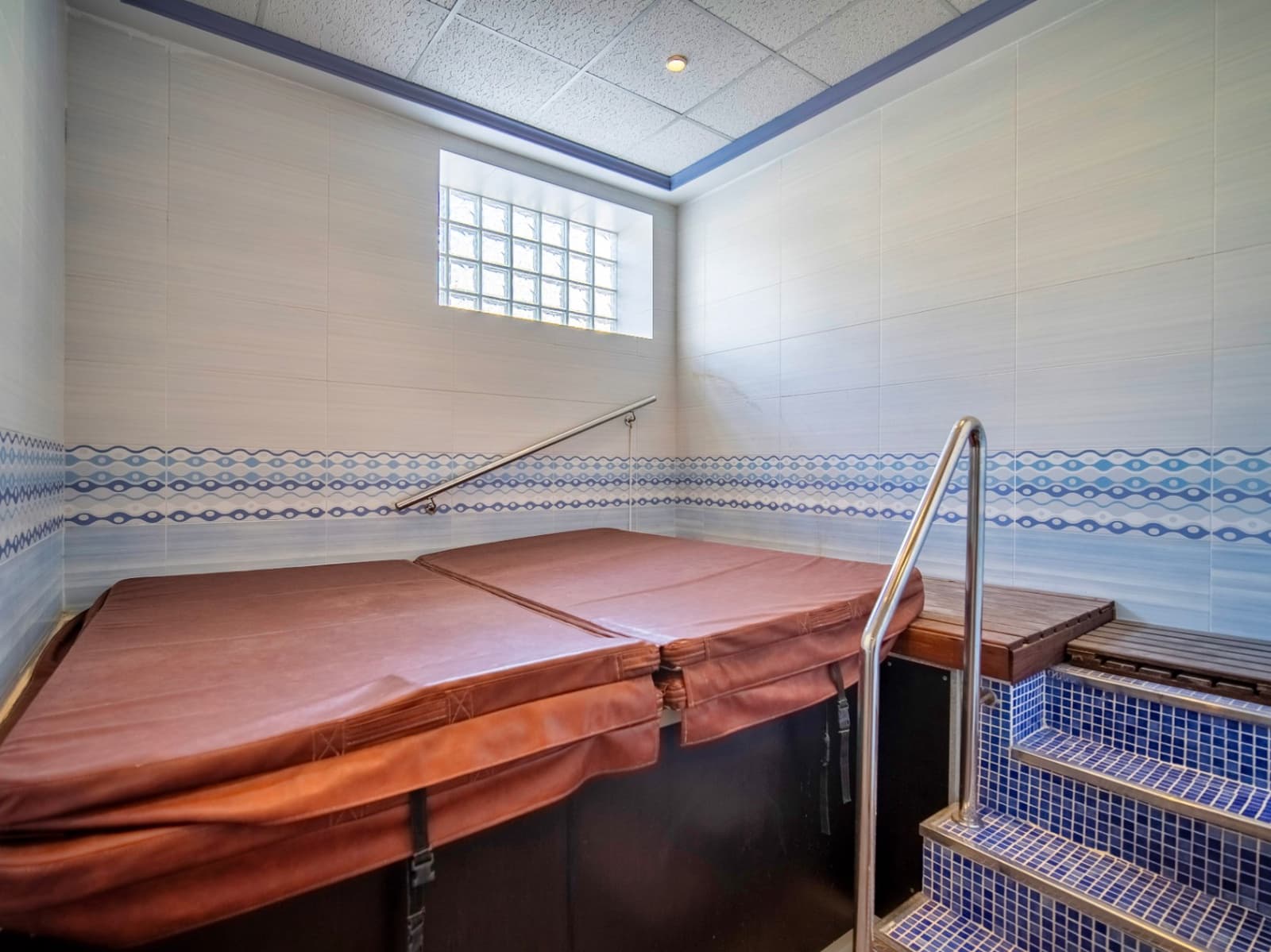 Hotell til salgs i El Campello med svømmebasseng garasje - € 12 500 000 (Ref: 9417969)