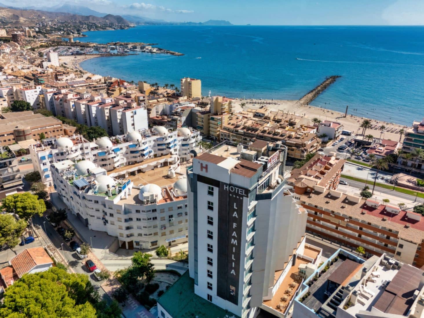 Hotell til salgs i El Campello med svømmebasseng garasje - € 12 500 000 (Ref: 9417969)