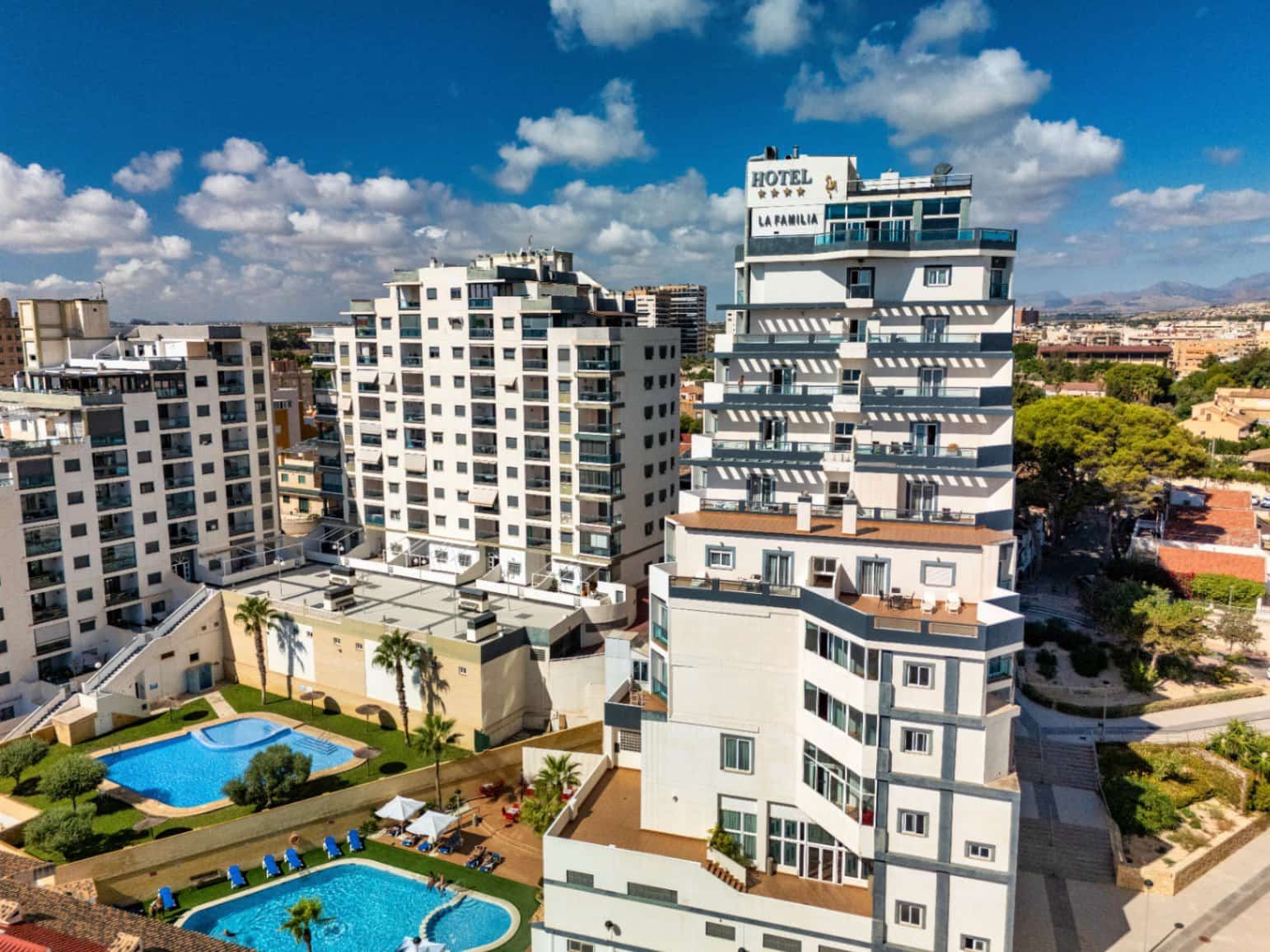 Hotell til salgs i El Campello med svømmebasseng garasje - € 12 500 000 (Ref: 9417969)