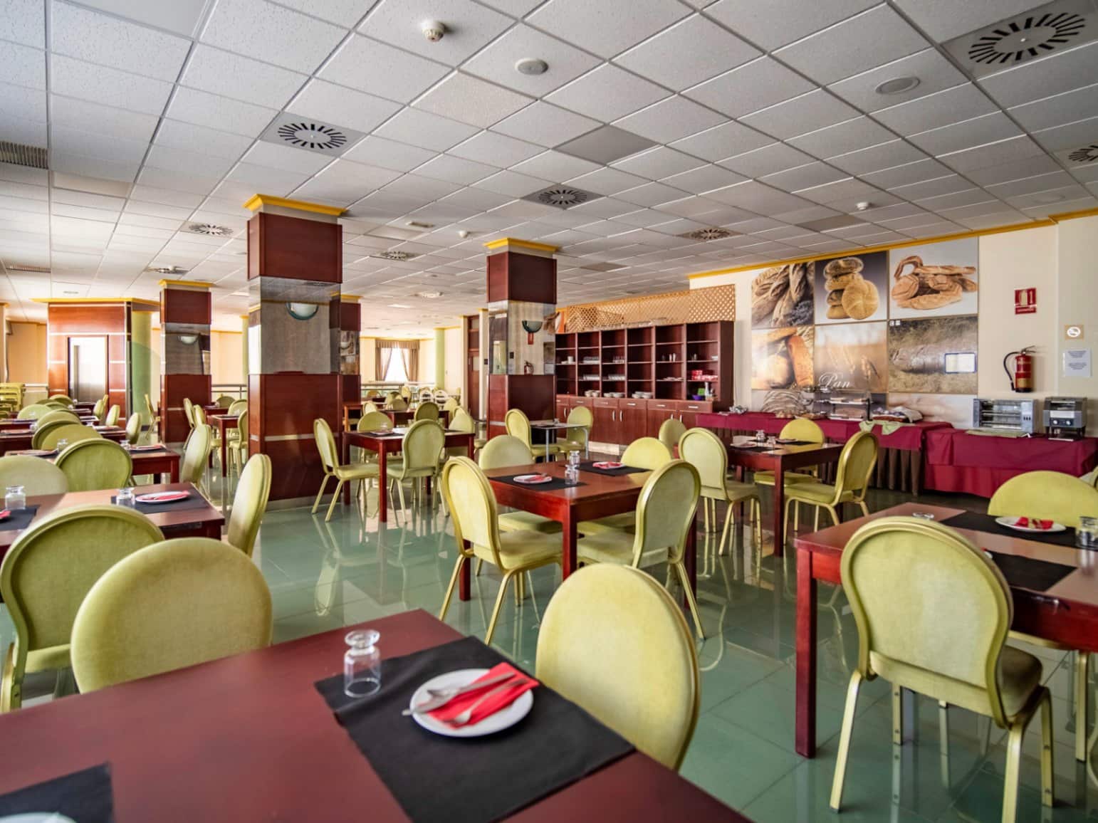 Hotell til salgs i El Campello med svømmebasseng garasje - € 12 500 000 (Ref: 9417969)