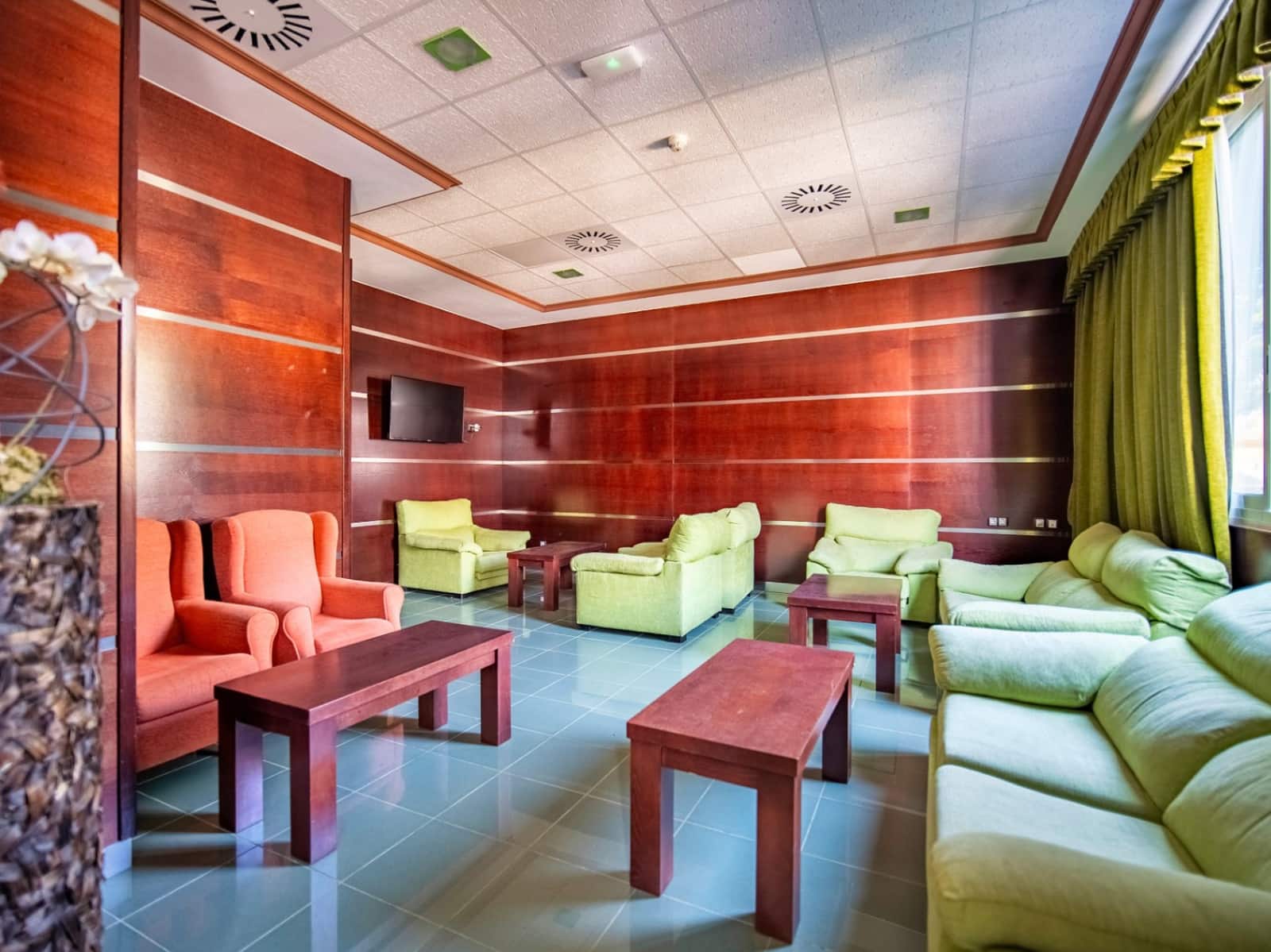 Hotell til salgs i El Campello med svømmebasseng garasje - € 12 500 000 (Ref: 9417969)