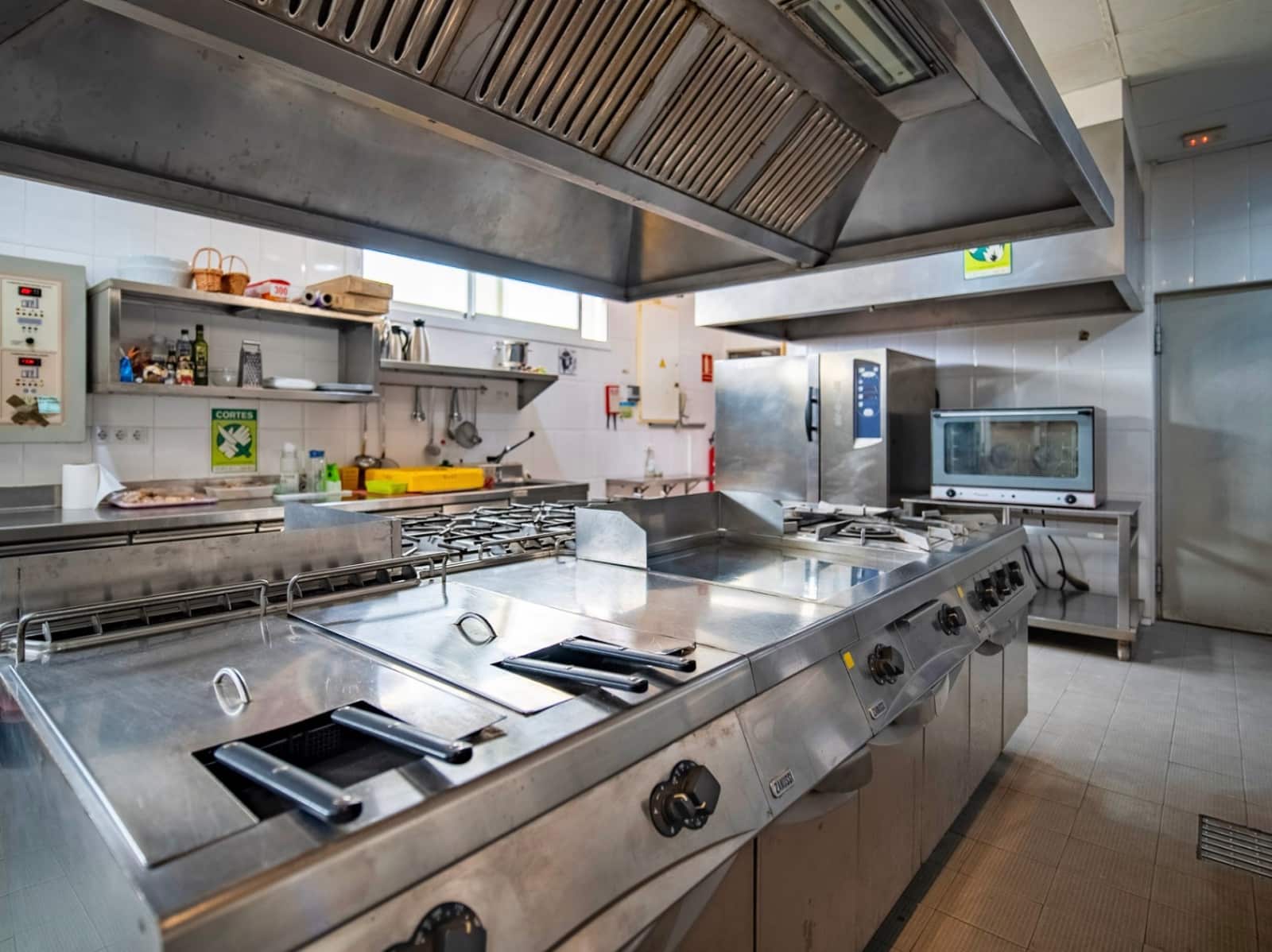 Hotell til salgs i El Campello med svømmebasseng garasje - € 12 500 000 (Ref: 9417969)