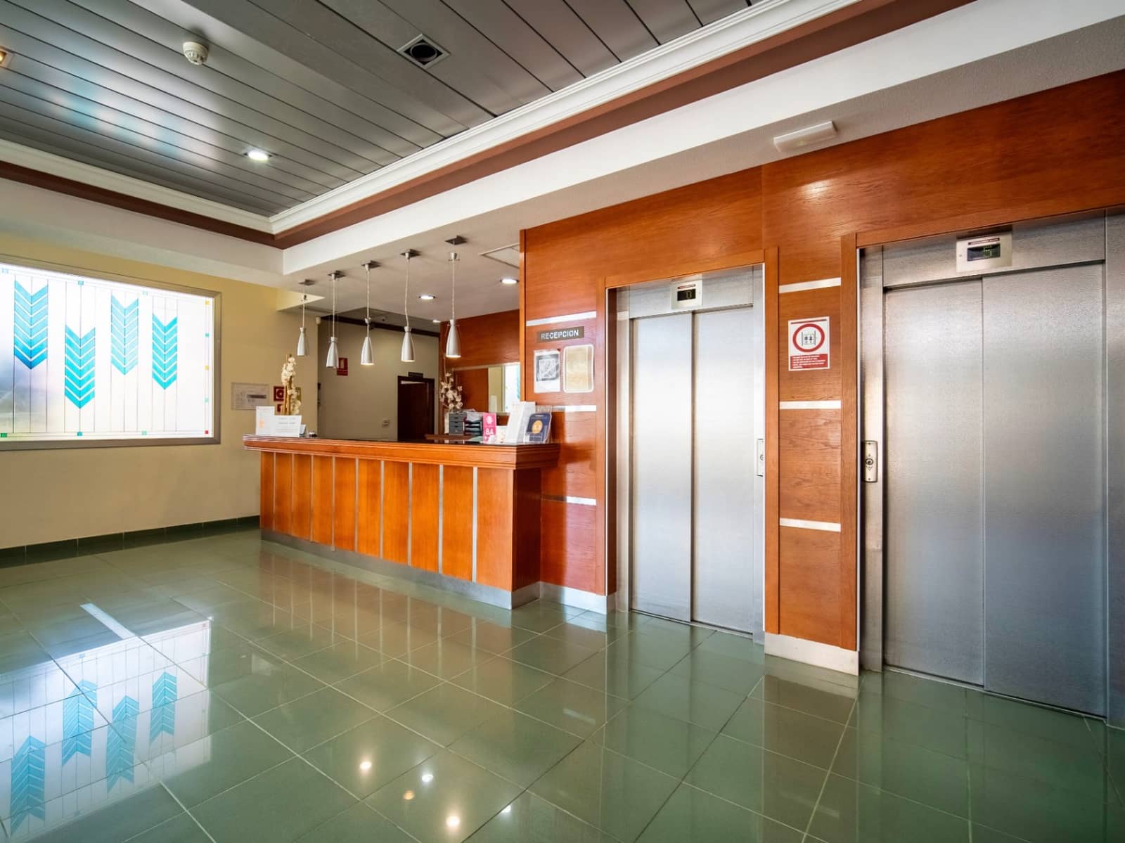 Hotell til salgs i El Campello med svømmebasseng garasje - € 12 500 000 (Ref: 9417969)