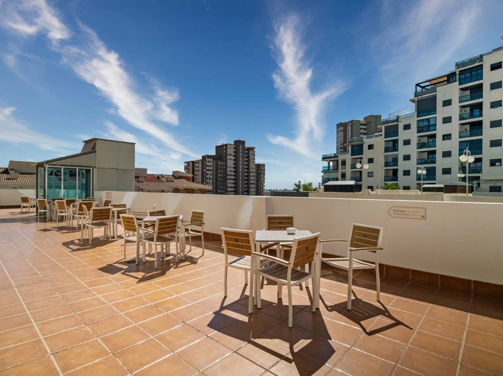 Hotell til salgs i El Campello med svømmebasseng garasje - € 12 500 000 (Ref: 9417969)