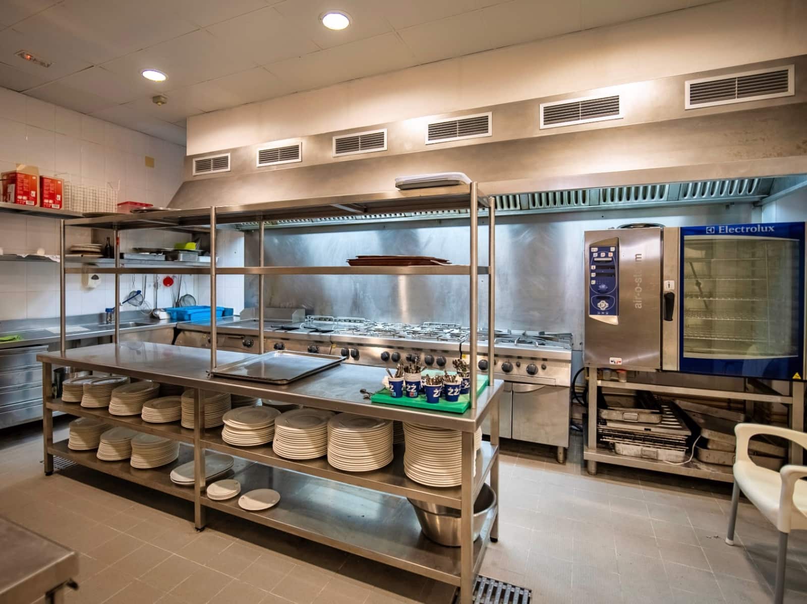 Hotell til salgs i El Campello med svømmebasseng garasje - € 12 500 000 (Ref: 9417969)